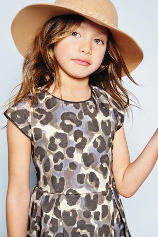 Animal print girl's dress - and that HAT!! Perfect!