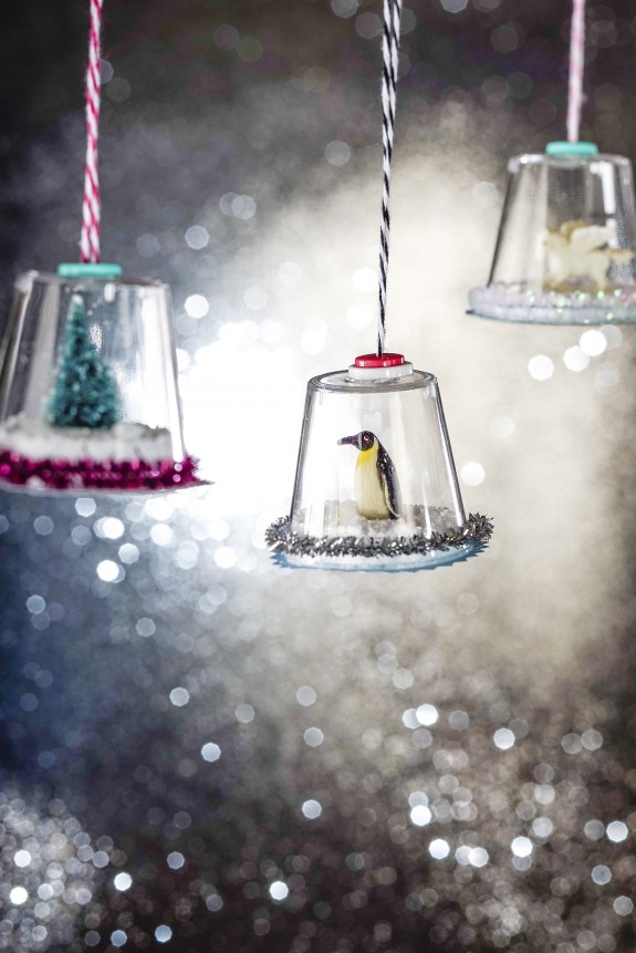 Mini-Snow-Globes-DIY-Christmas-Ornament-Craft-for-Kids-575x861
