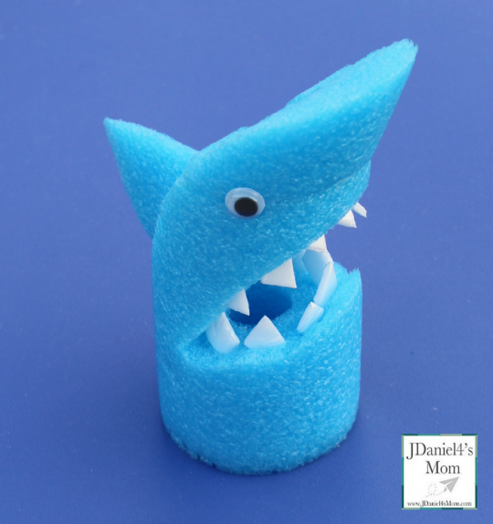 Arts-and-Crafts-for-Kids-Pool-Noodle-Shark-Fin