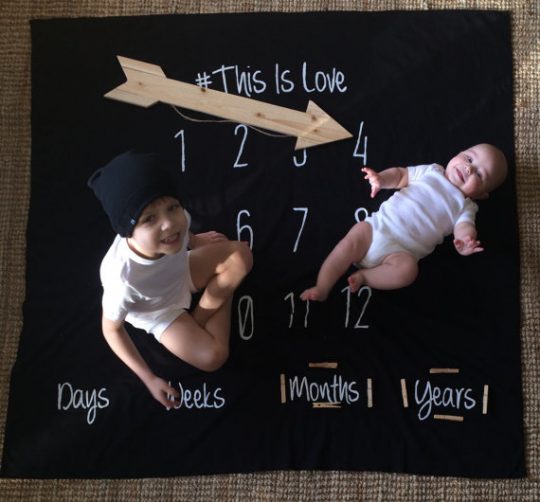 What a great idea! Making a sheet milestone baby blanket! Perfect photography prop - even for siblings!